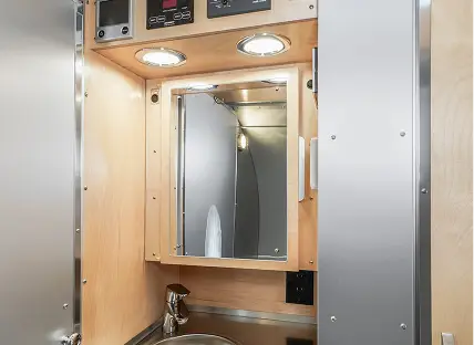 Stunning Hotel-Style En Suite Bathroom Stunning Hotel-Style En Suite Bathroom