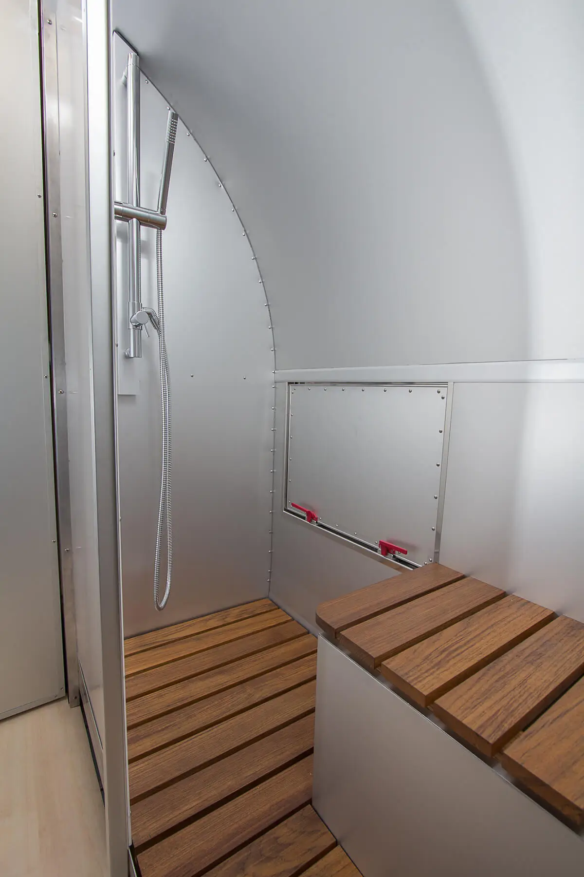 Wet Baths or Dry Baths: Which One is Right For Your Camper?