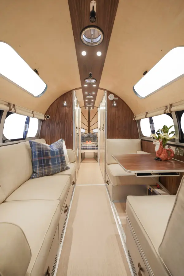 Bowlus_2026_EndlessHighways_Frontier_Interior_Dawn_JL_003