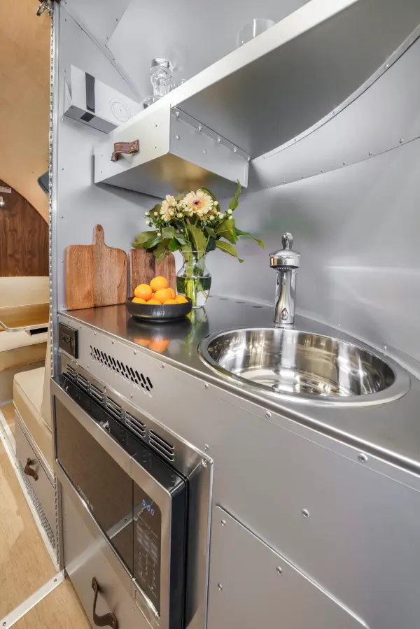 Bowlus_2026_EndlessHighways_Frontier_Interior_Dawn_JL_020